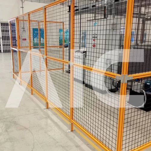 รั้วกั้นเครื่องจักรขนาดใหญ่